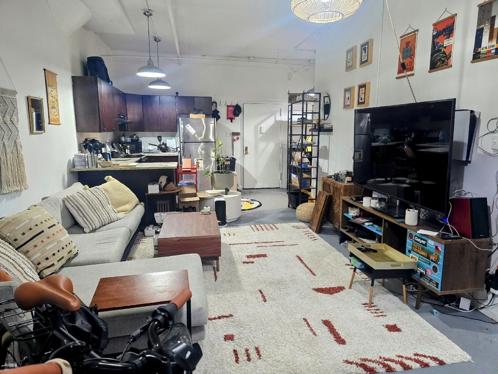 315 Berry Street - Photo 0