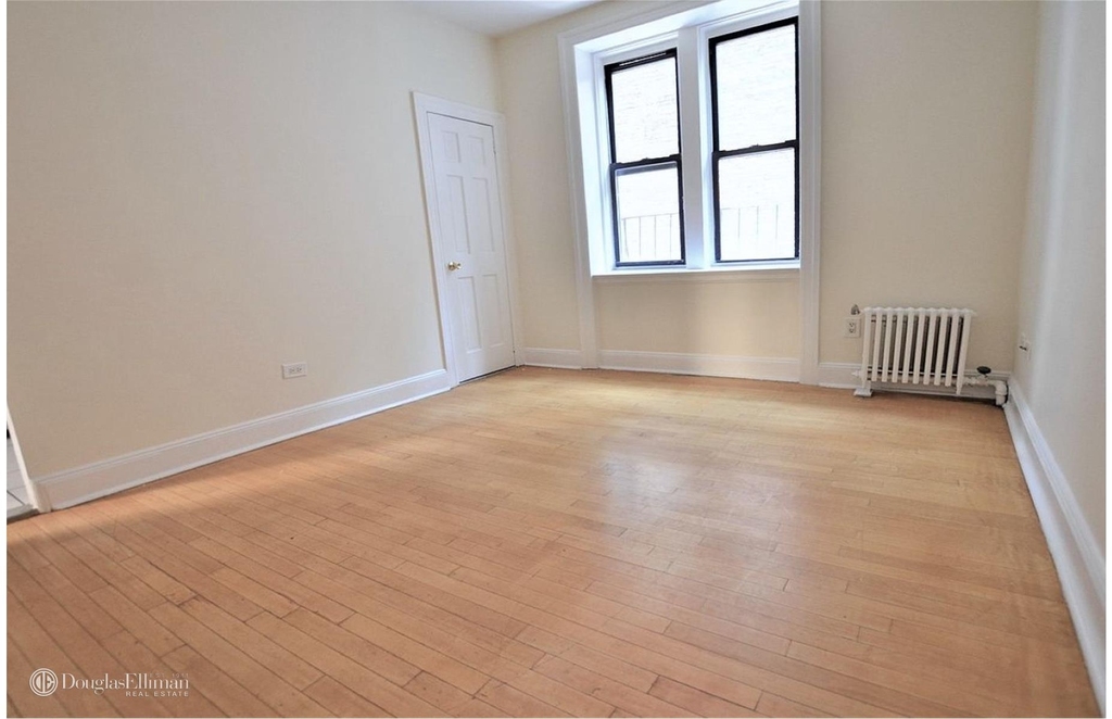 305 W 45th St - Photo 0