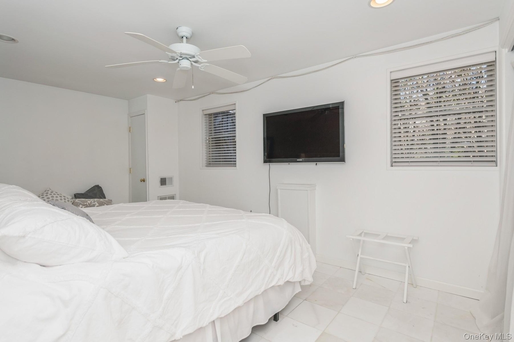 33 Hoppin Avenue - Photo 8