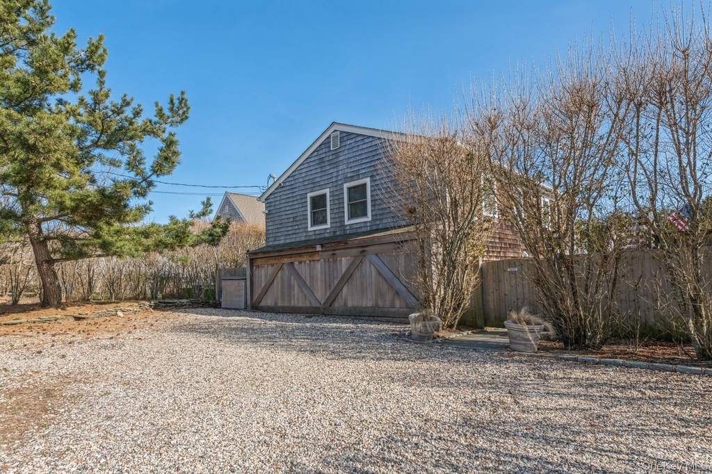 33 Hoppin Avenue - Photo 0