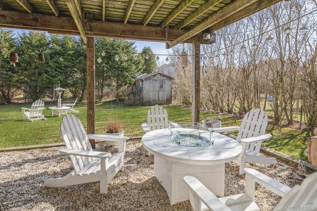 33 Hoppin Avenue - Photo 9