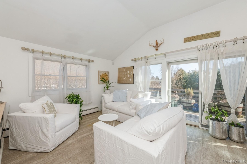 33 Hoppin Avenue - Photo 3
