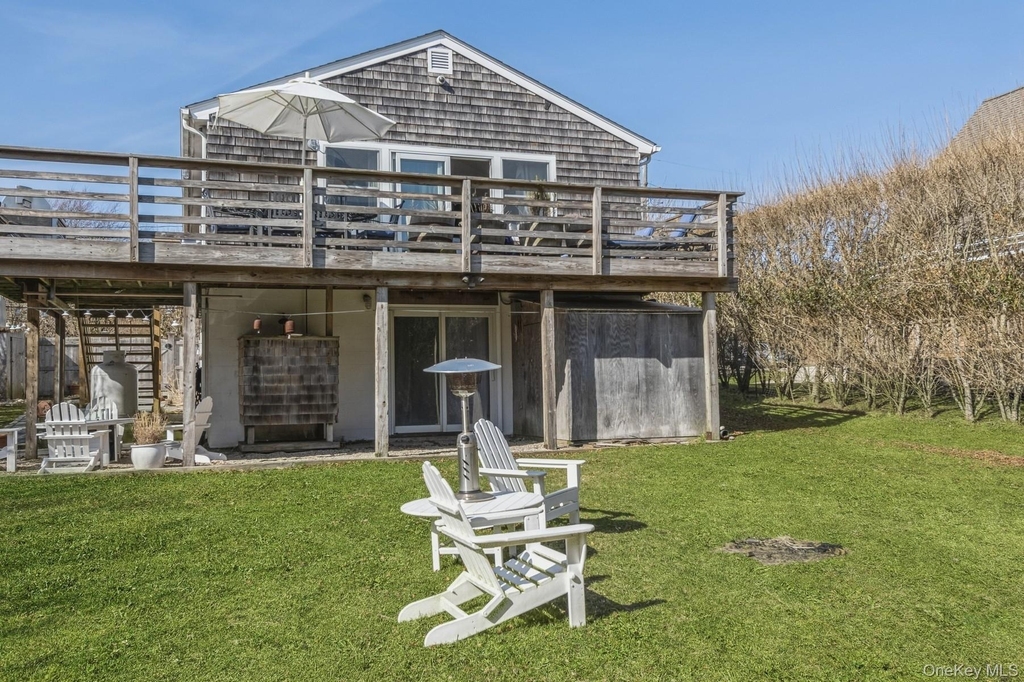 33 Hoppin Avenue - Photo 2