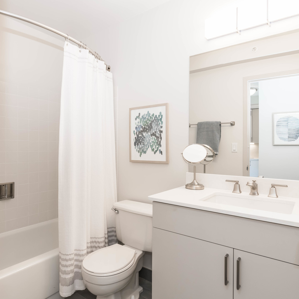 320 W Illinois Street - Photo 9
