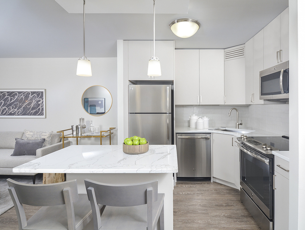 320 W Illinois Street - Photo 3