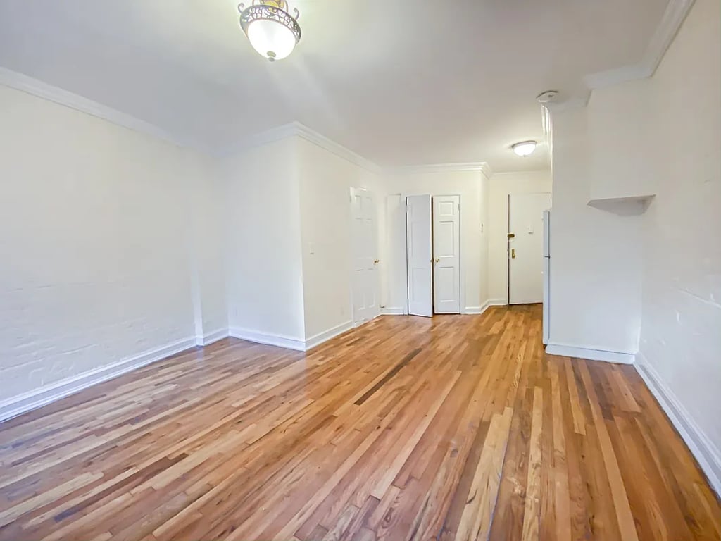 Bedford Street  - Photo 4