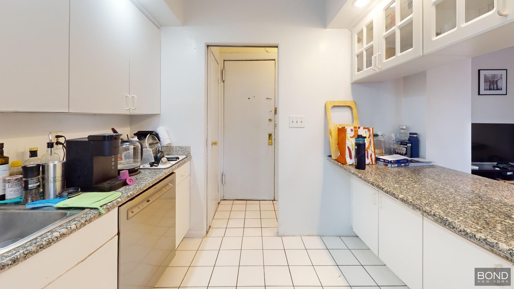 78 West 11th Street - Photo 3