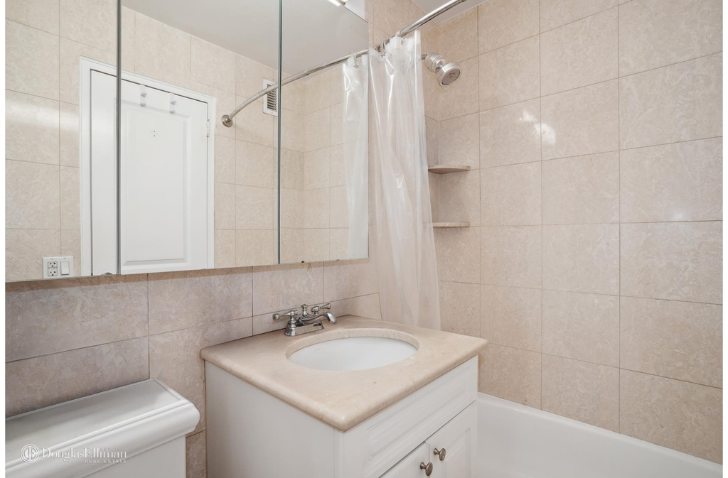 155 W 68th St - Photo 4