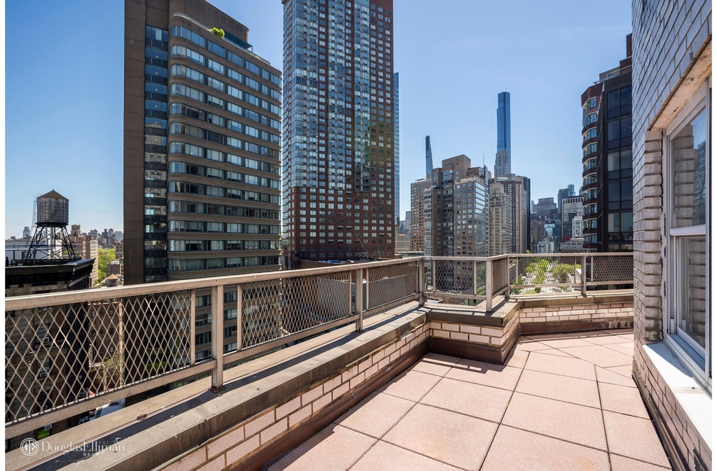 155 W 68th St - Photo 2
