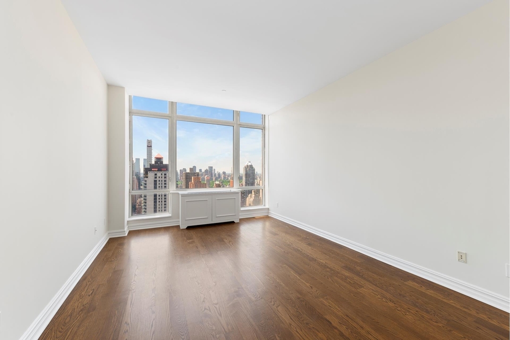 401 E 60th Street - Photo 10