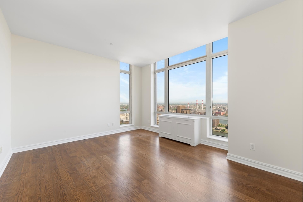 401 E 60th Street - Photo 4