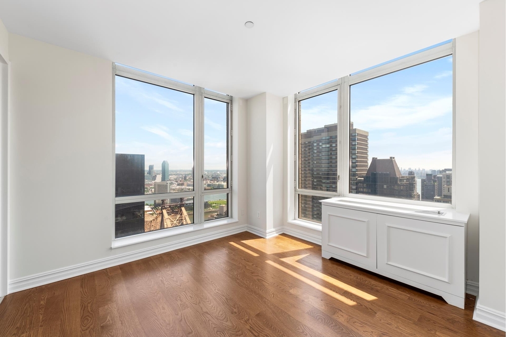 401 E 60th Street - Photo 5