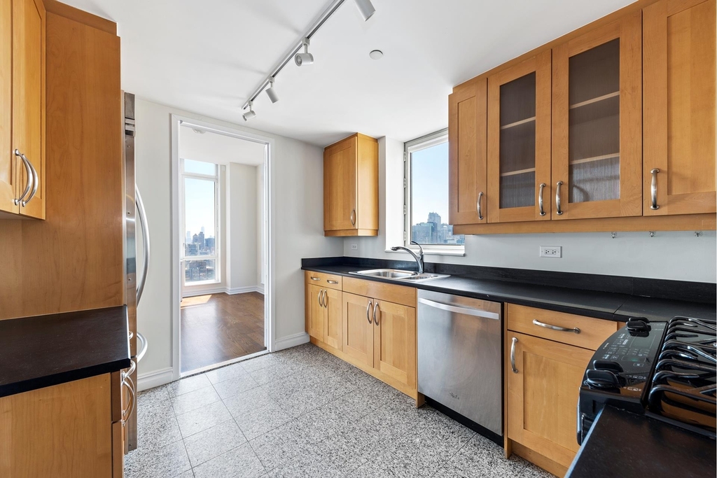401 E 60th Street - Photo 6