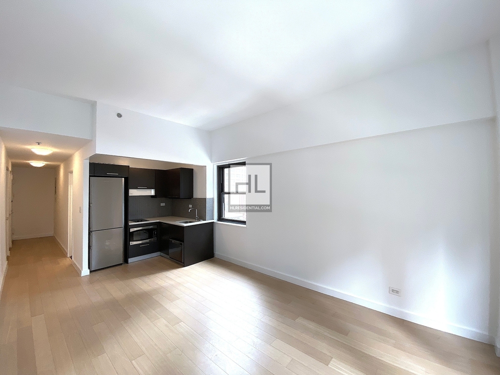 East 39th Street - Photo 0