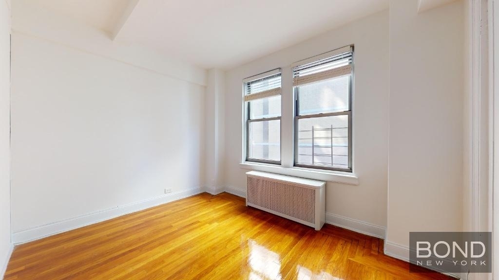 East 38th Street - Photo 6