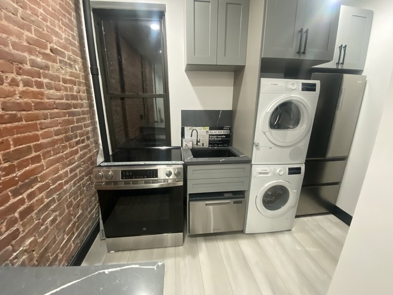 434 West 52nd Street - Photo 4