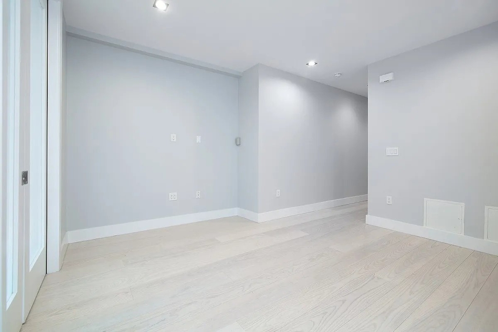 434 West 52nd Street - Photo 2