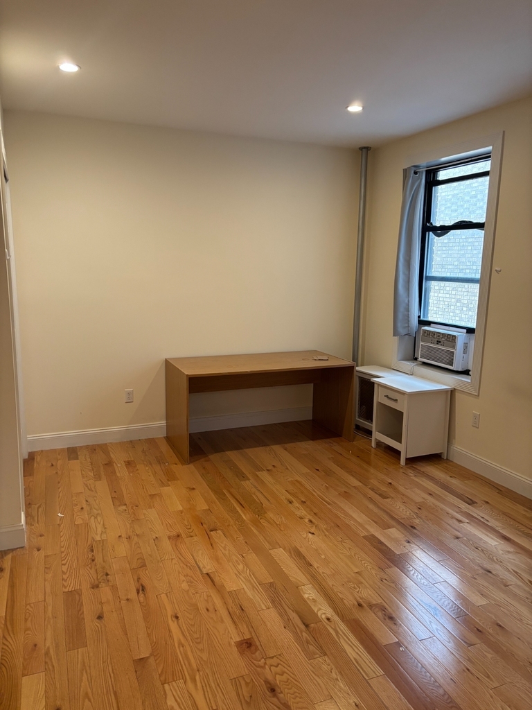 West 170th Street - Photo 8