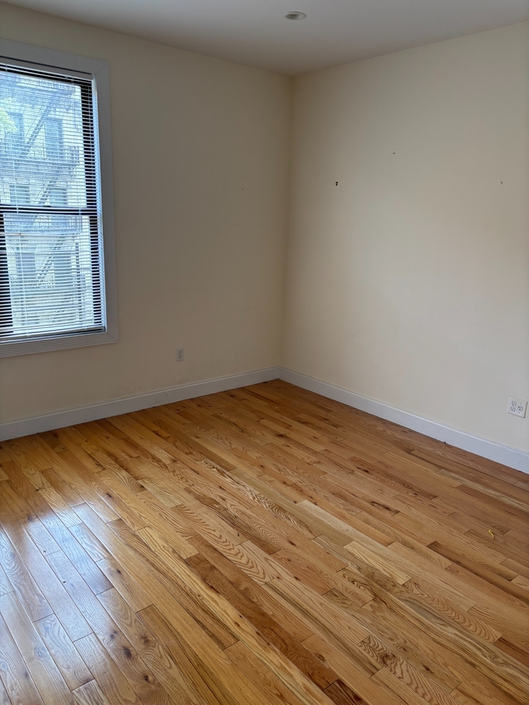 West 170th Street - Photo 10