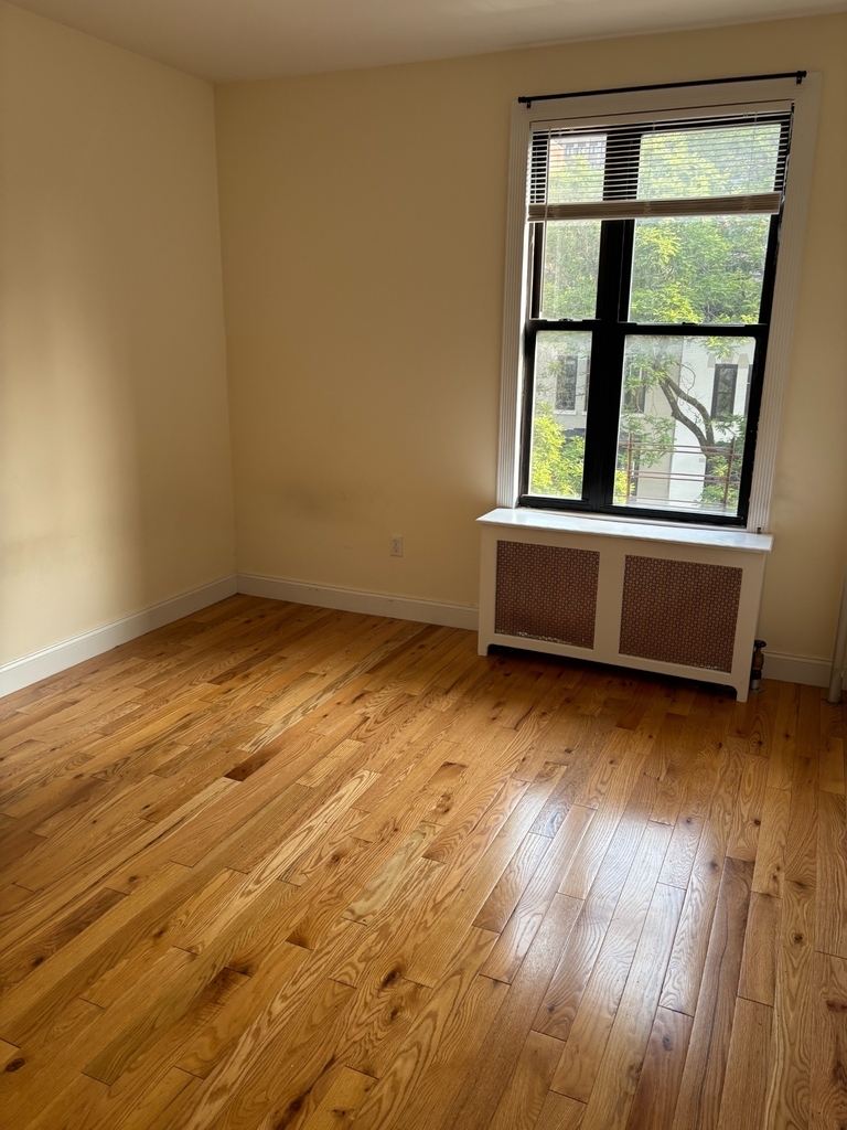 West 170th Street - Photo 4