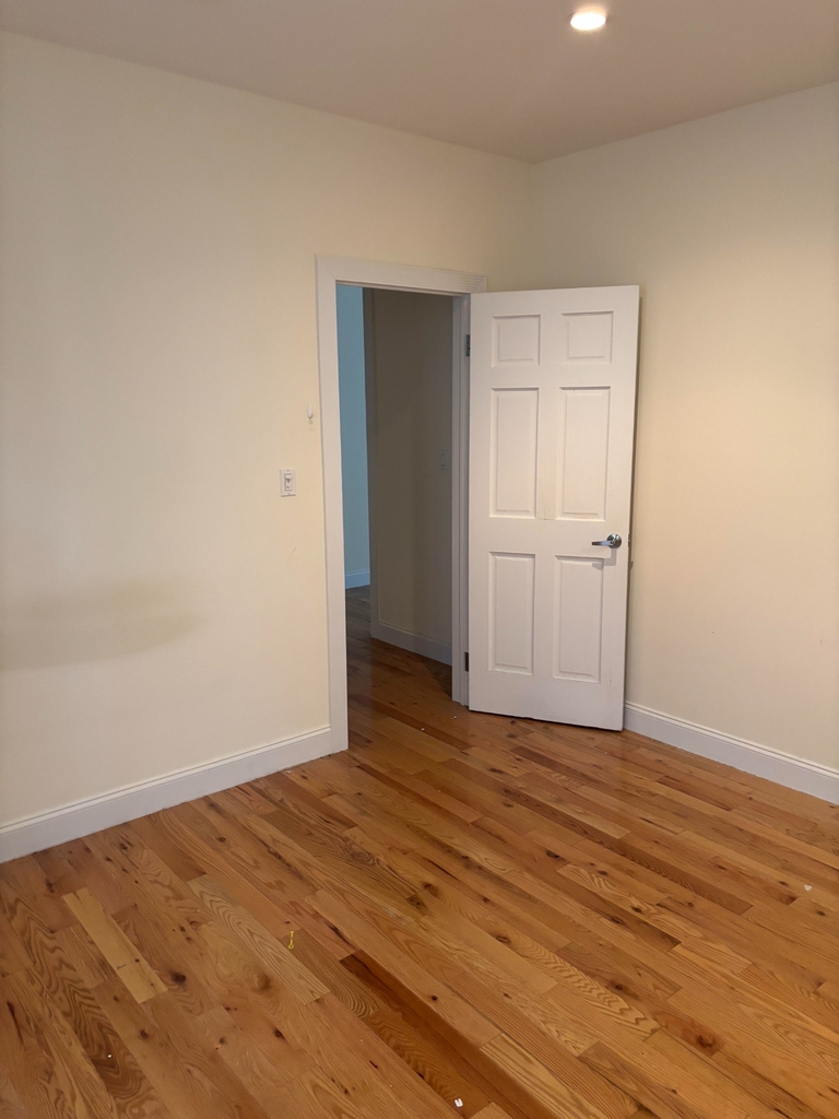 West 170th Street - Photo 5