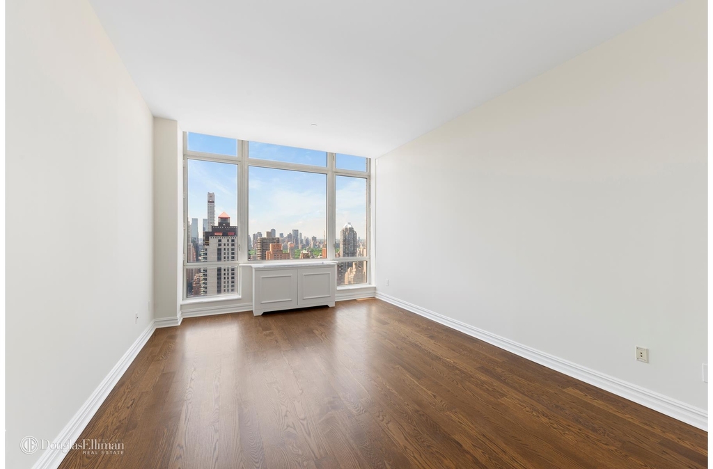 401 E 60th St - Photo 10