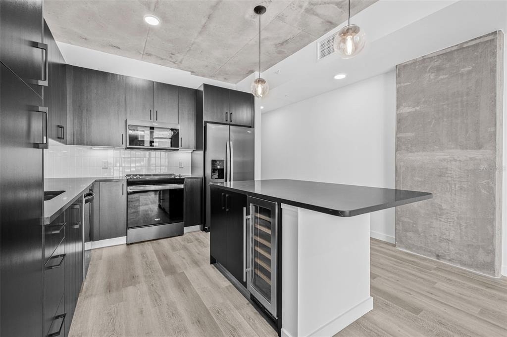 221 Main Street N - Photo 8
