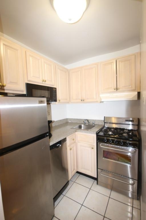 West 85th Street - Photo 6