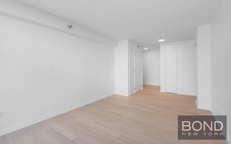 West End Avenue - Photo 1