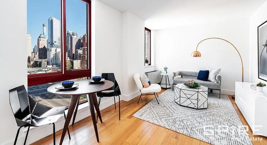 West 35th Street - Photo 2