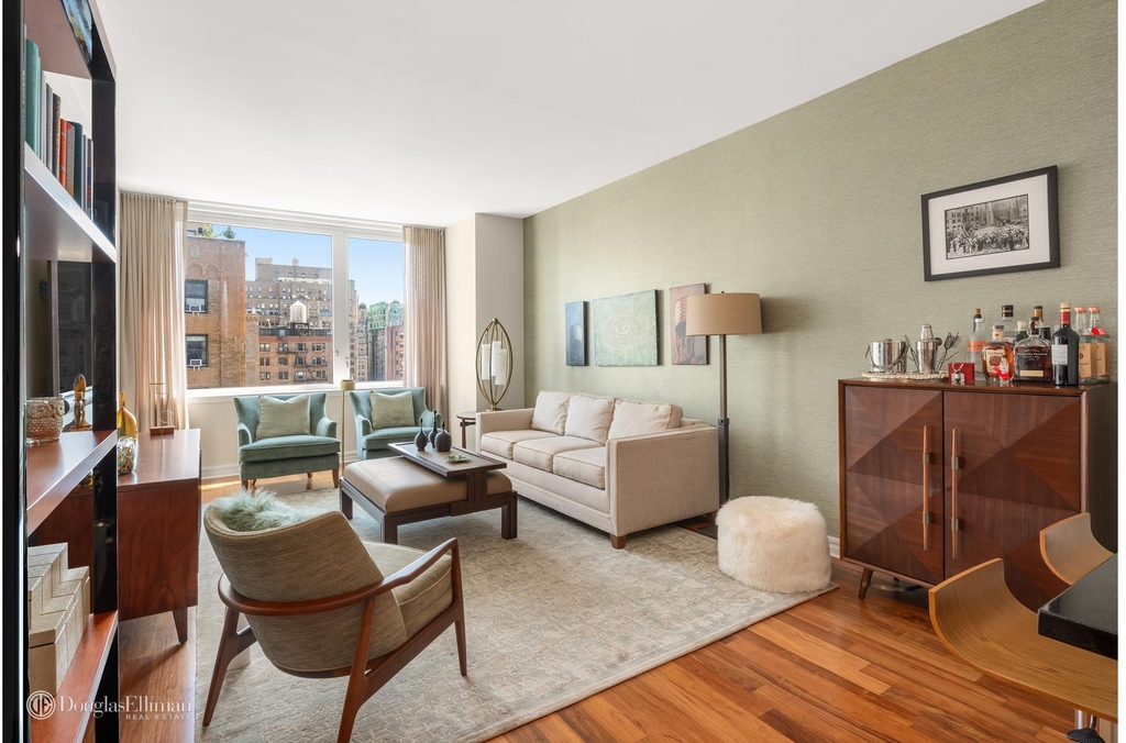 200 W End Ave - Photo 0