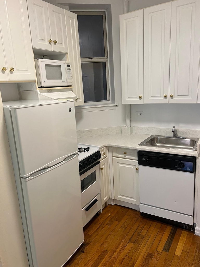 East 81st Street - Photo 0