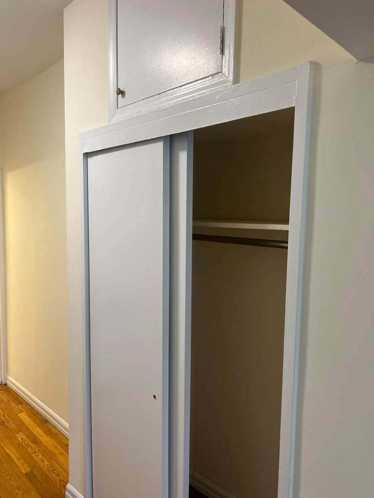 East 81st Street - Photo 3