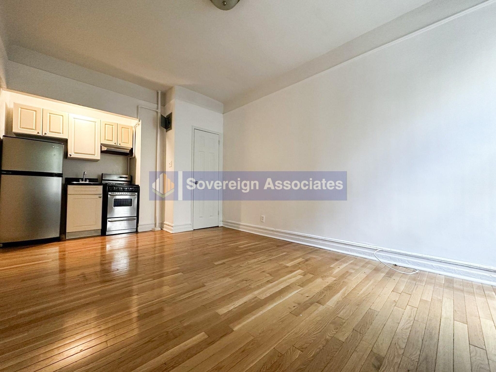 936 West End Avenue - Photo 0