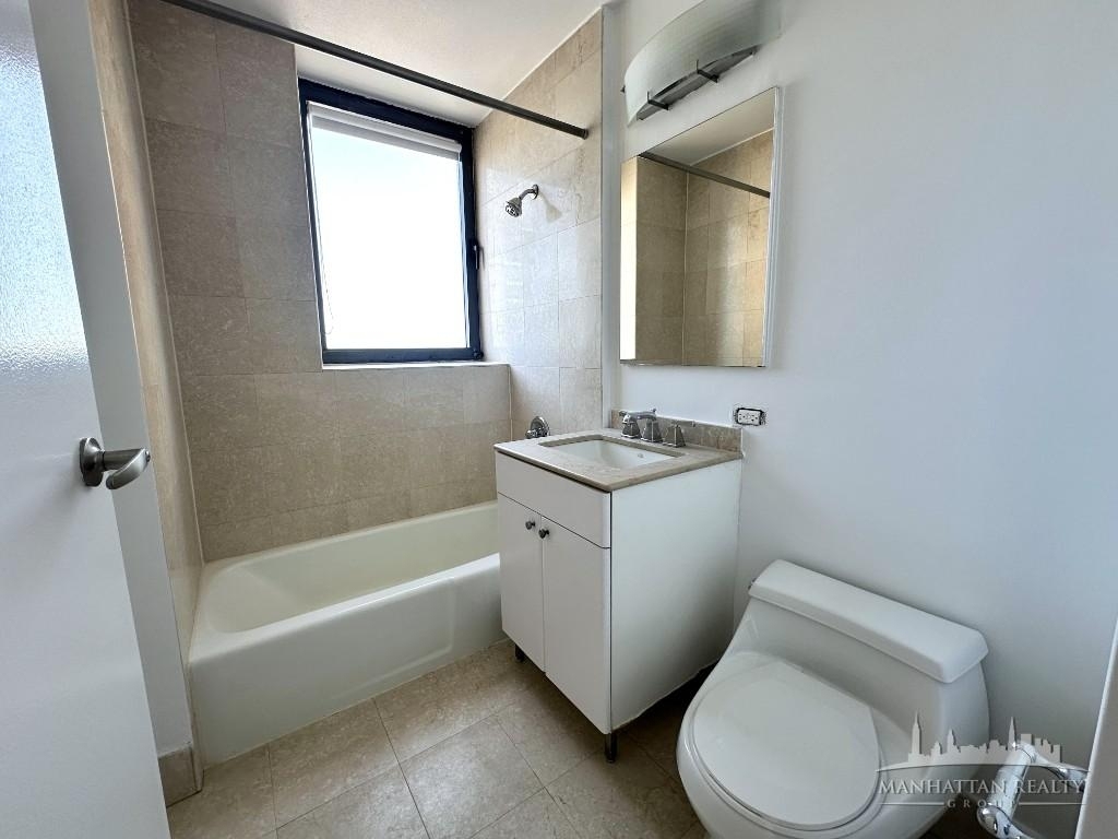W 48th St - Photo 9