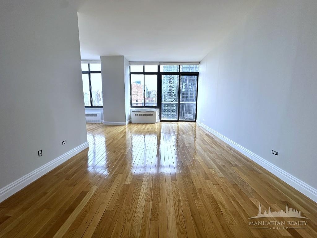 W 48th St - Photo 3