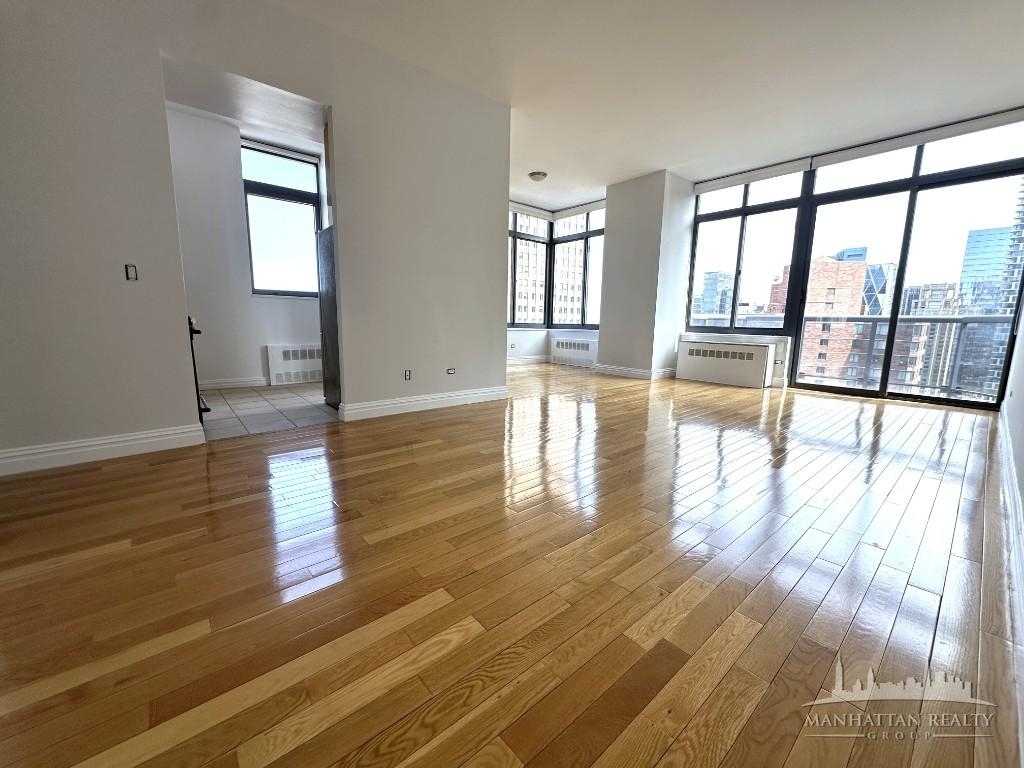 W 48th St - Photo 1