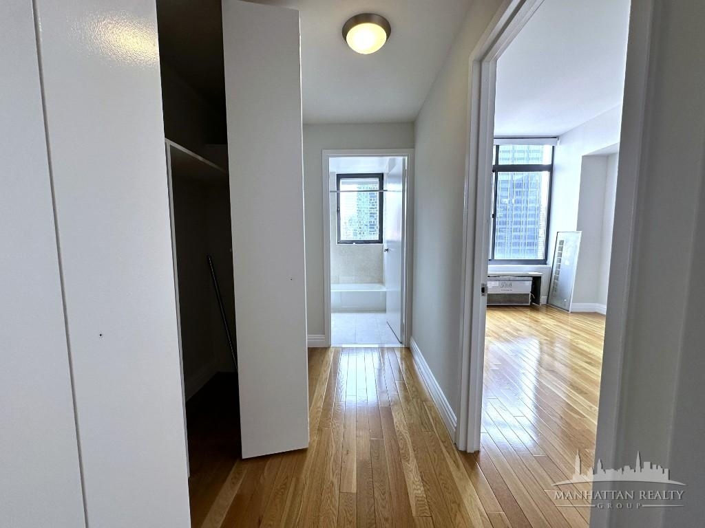 W 48th St - Photo 10