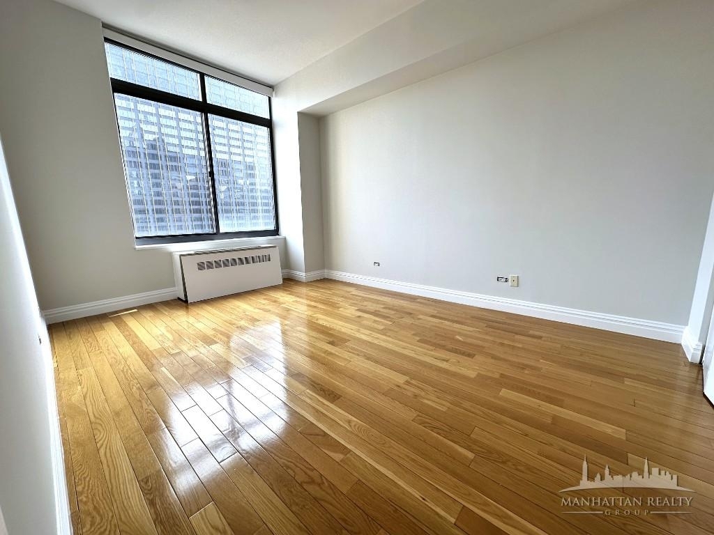 W 48th St - Photo 11