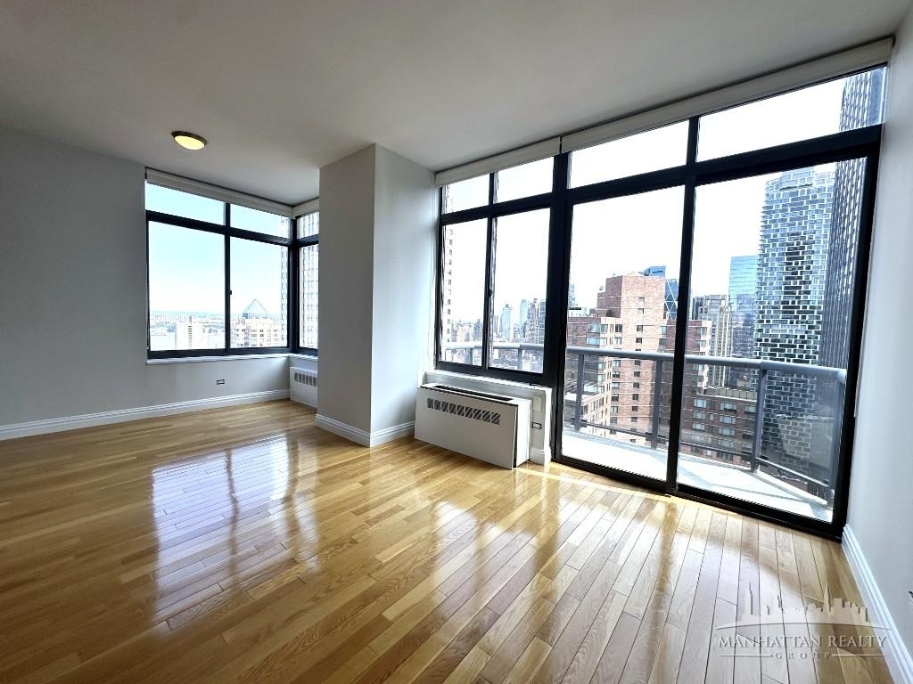 W 48th St - Photo 0