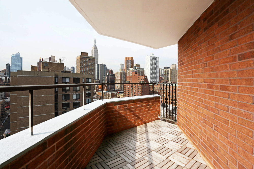 Second Avenue - Photo 1
