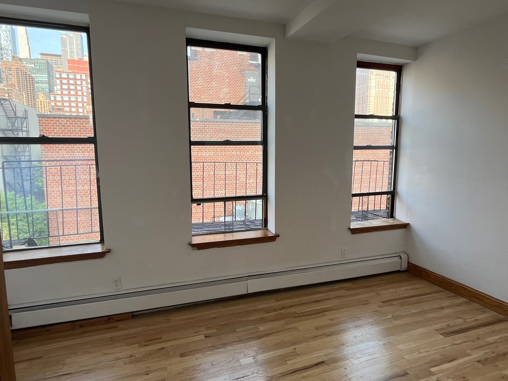 W53 and 10th - Photo 3