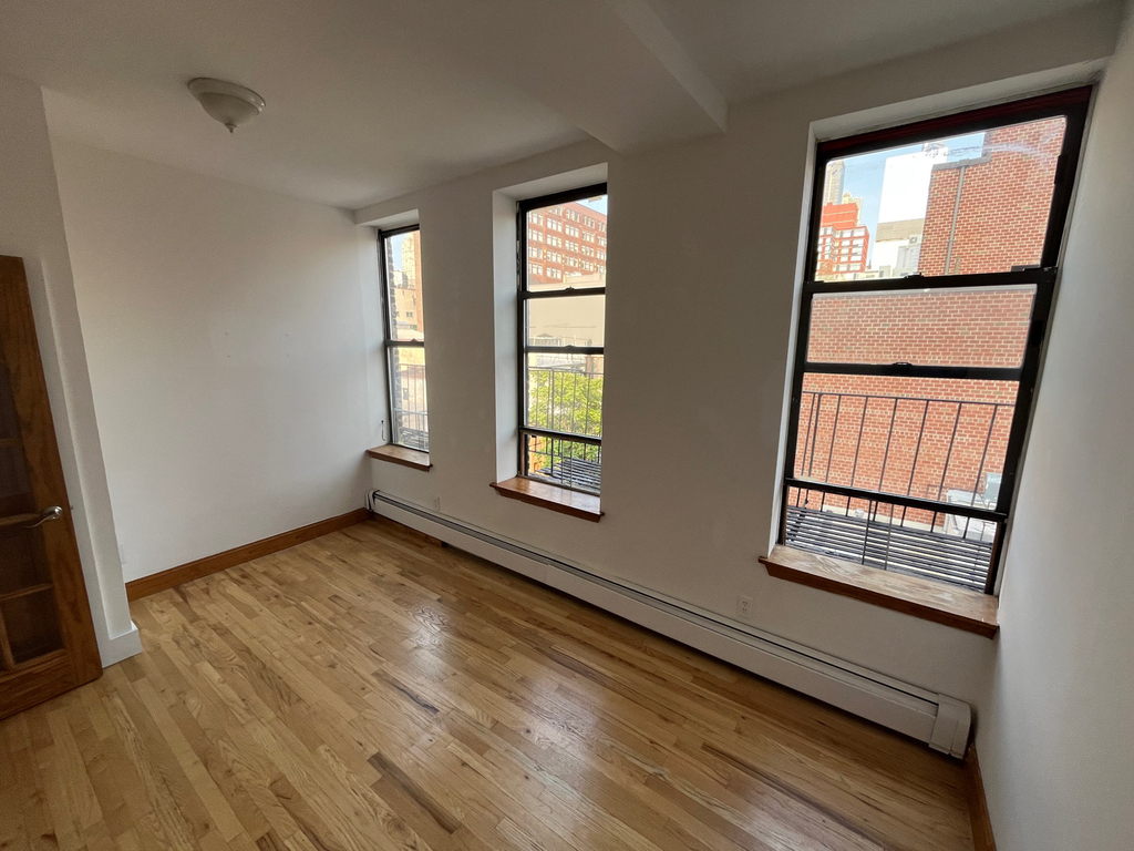 W53 and 10th - Photo 5