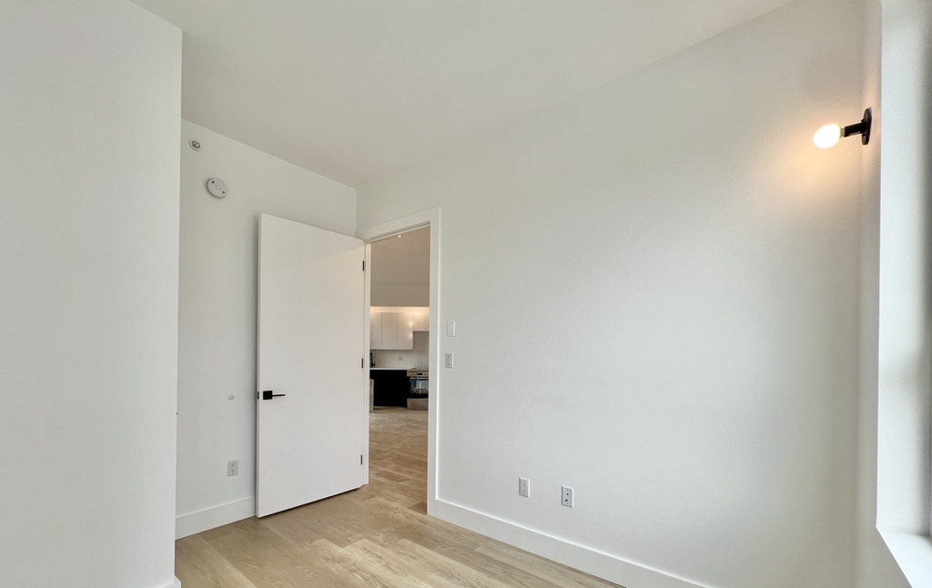 1042 President Street - Photo 9