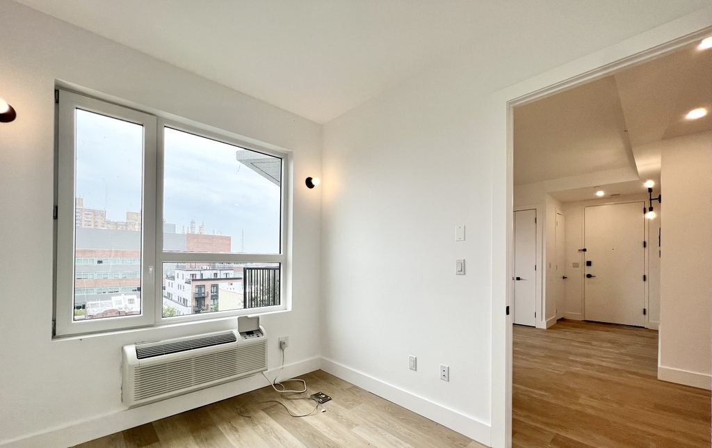 1042 President Street - Photo 2