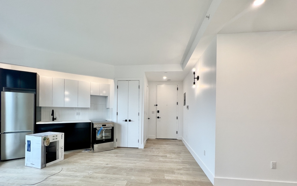 1042 President Street - Photo 8