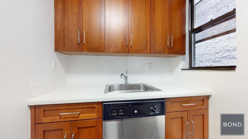 East 63rd Street - Photo 2