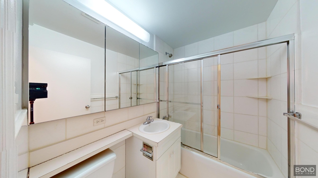 East 63rd Street - Photo 5