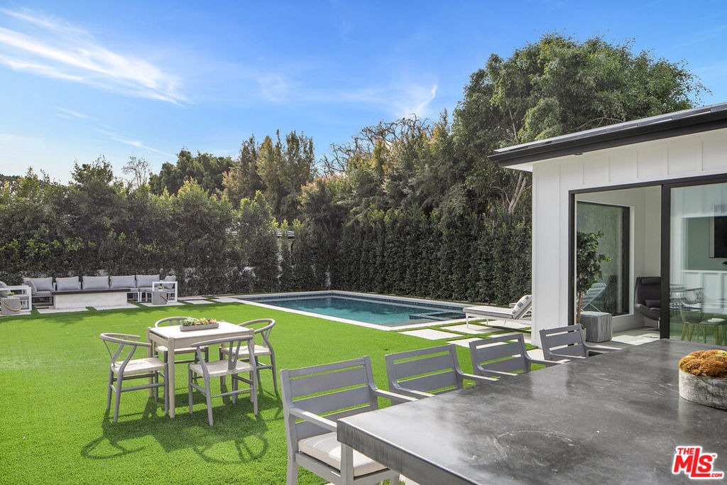 211 Veteran Avenue - Photo 30