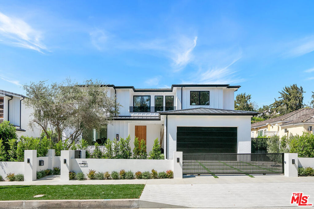 211 Veteran Avenue - Photo 0
